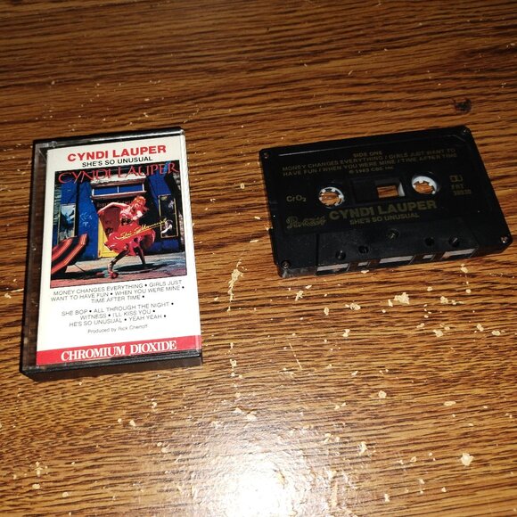 Cyndi Lauper - She's So Unusual on cassette (CBS Records, Canada, 1983) - Picture 1 of 3